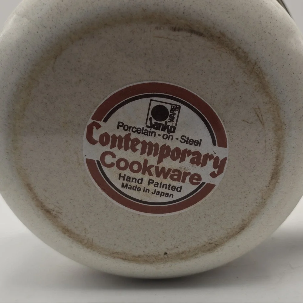Yanko Contemporary Porcelain-on-Steel 1 qt Saucepan Long Handle White/Brown